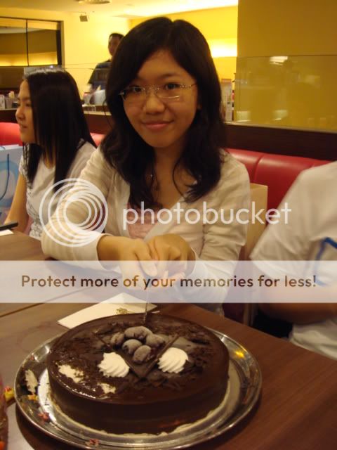 cutting cake me